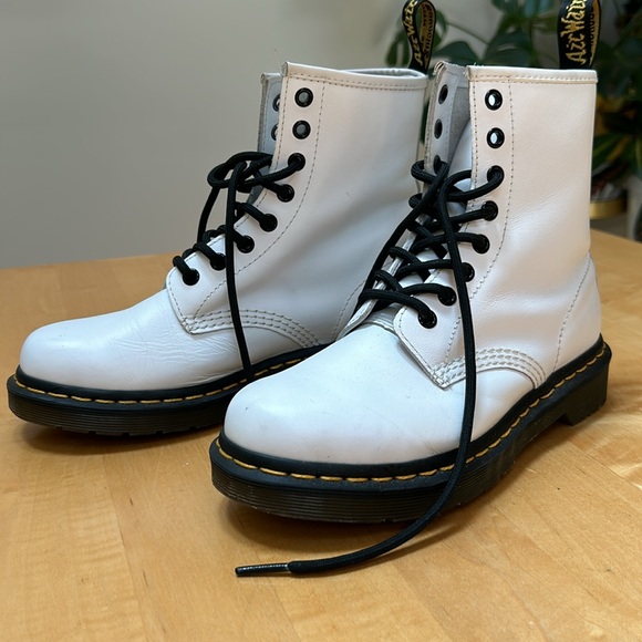 Dr. Martens white 1460 boot - Picture 2 of 9